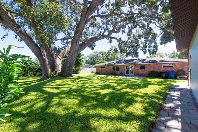 126 SE MADISON CIRCLE N, St Petersburg, FL 33703