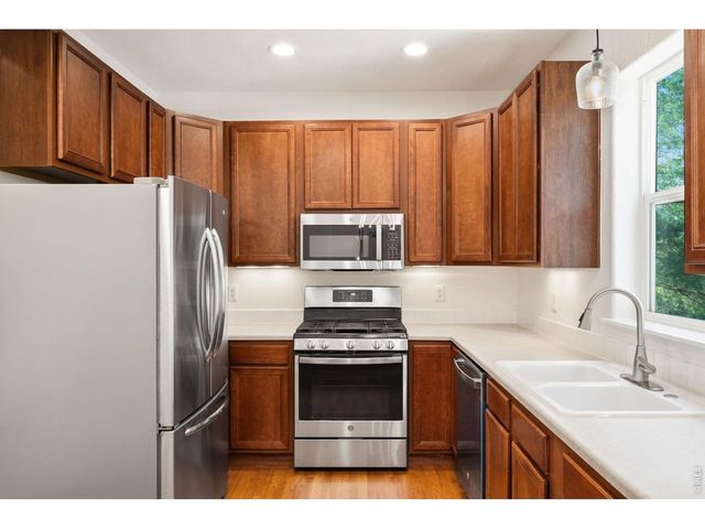 2215 Watersong Cir, Longmont, CO 80504