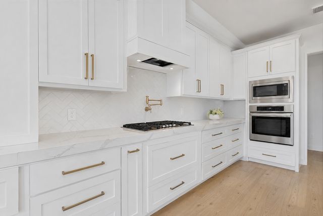 10813 Alta Sierra Drive, Benbrook, TX 76126