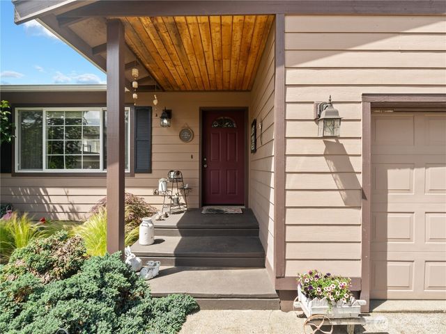 2003 Buttercup Drive, Lynden, WA 98264