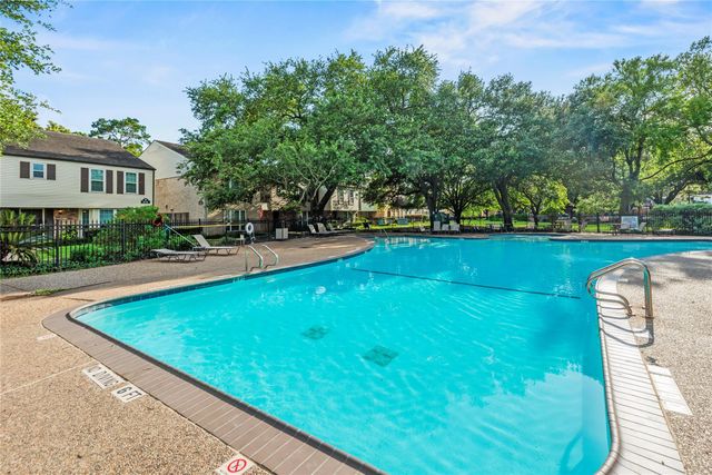 13194 Trail Hollow Drive 3194, Houston, TX 77079
