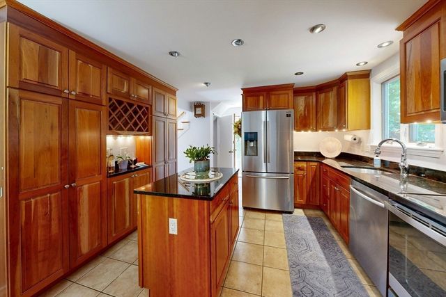 29 Buckingham Rd, Milton, MA 02186