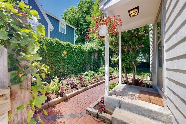 29 Buckingham Rd, Milton, MA 02186