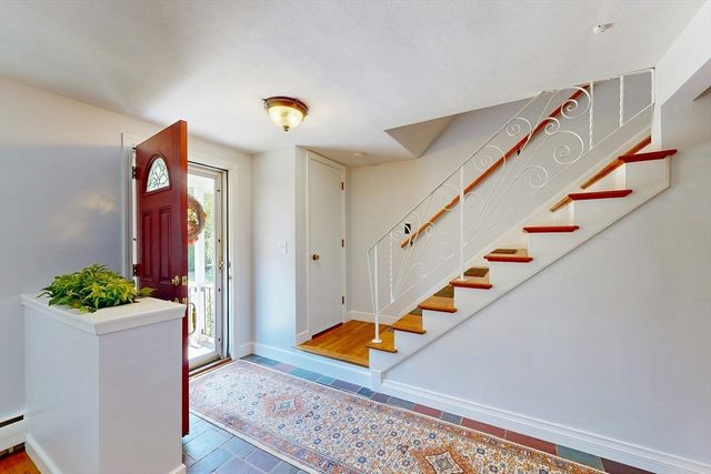 29 Buckingham Rd, Milton, MA 02186