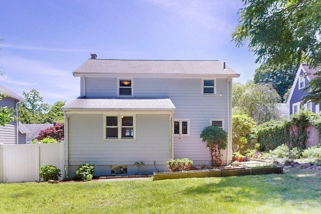 29 Buckingham Rd, Milton, MA 02186