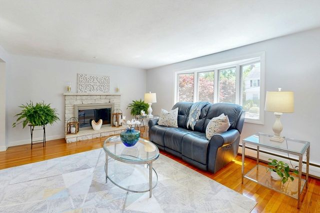 29 Buckingham Rd, Milton, MA 02186