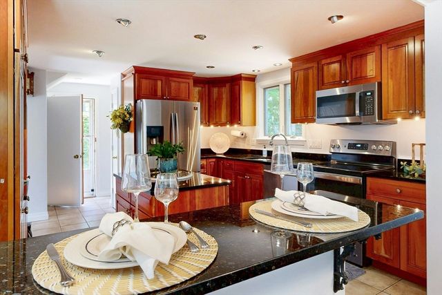 29 Buckingham Rd, Milton, MA 02186