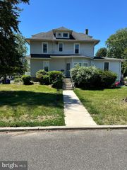 202 WASHINGTON AVE, Laurel Springs, NJ 08021