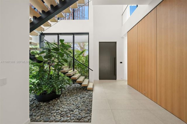 7700 SW 50th Ct, Miami, FL 33143