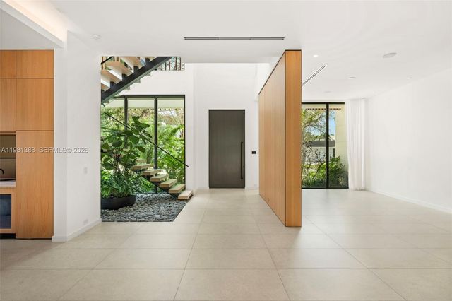 7700 SW 50th Ct, Miami, FL 33143