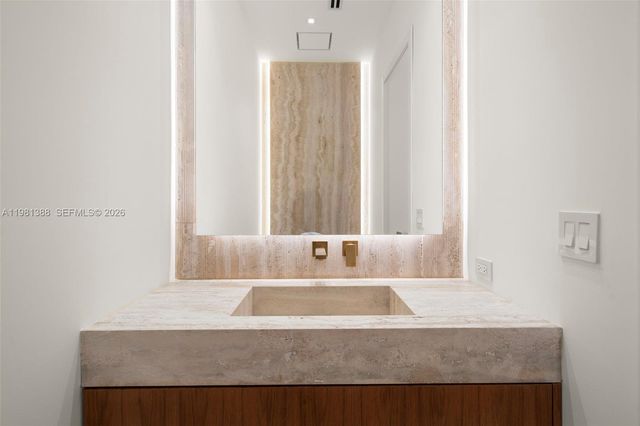 7700 SW 50th Ct, Miami, FL 33143