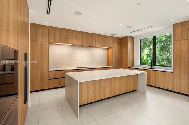 7700 SW 50th Ct, Miami, FL 33143