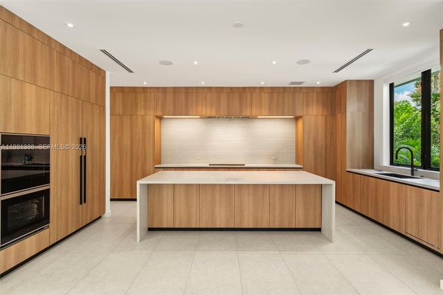 7700 SW 50th Ct, Miami, FL 33143