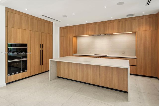 7700 SW 50th Ct, Miami, FL 33143