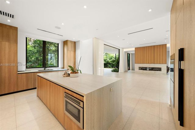 7700 SW 50th Ct, Miami, FL 33143