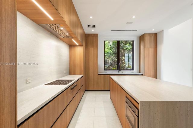 7700 SW 50th Ct, Miami, FL 33143