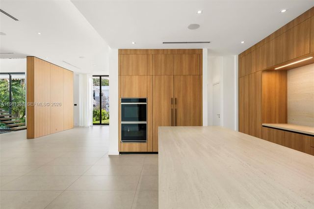 7700 SW 50th Ct, Miami, FL 33143