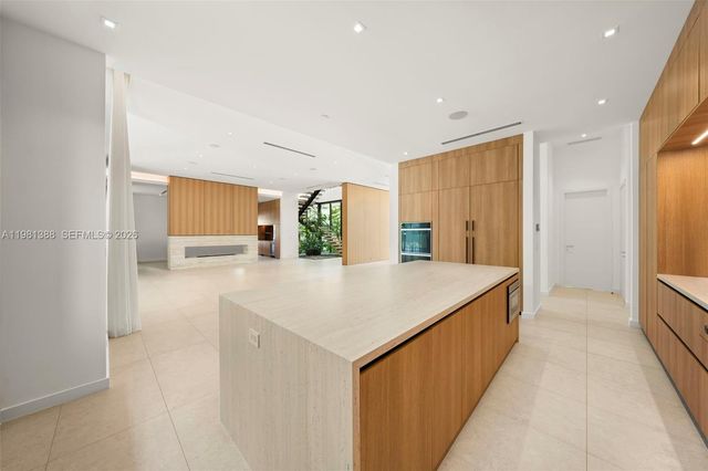 7700 SW 50th Ct, Miami, FL 33143