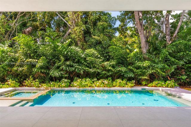 7700 SW 50th Ct, Miami, FL 33143