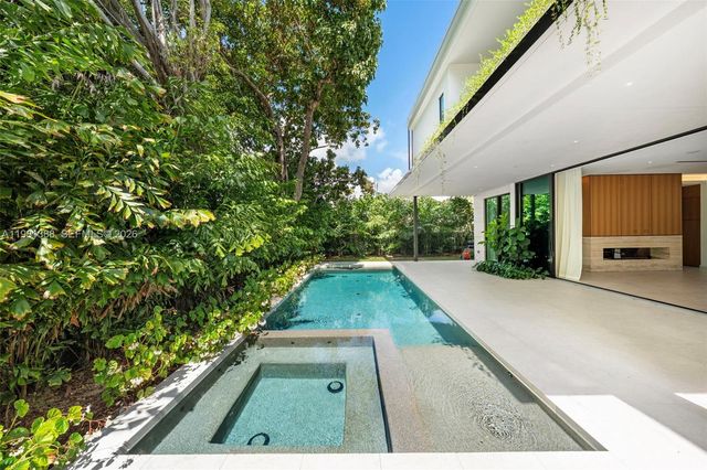 7700 SW 50th Ct, Miami, FL 33143