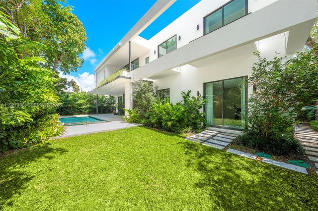 7700 SW 50th Ct, Miami, FL 33143