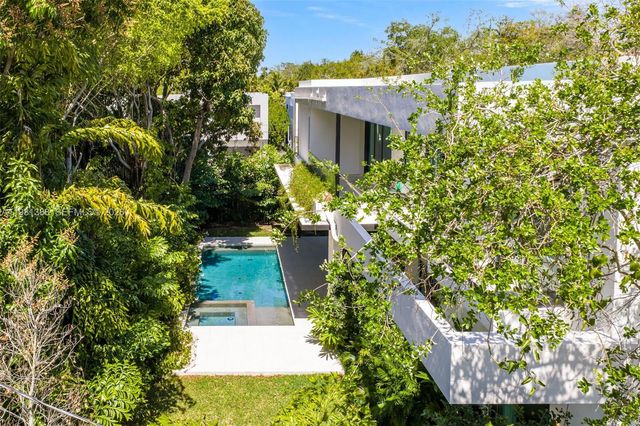 7700 SW 50th Ct, Miami, FL 33143