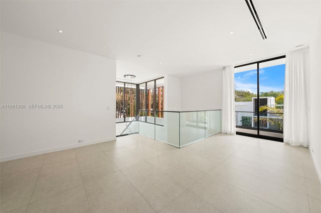 7700 SW 50th Ct, Miami, FL 33143