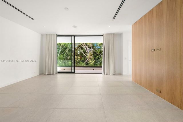 7700 SW 50th Ct, Miami, FL 33143