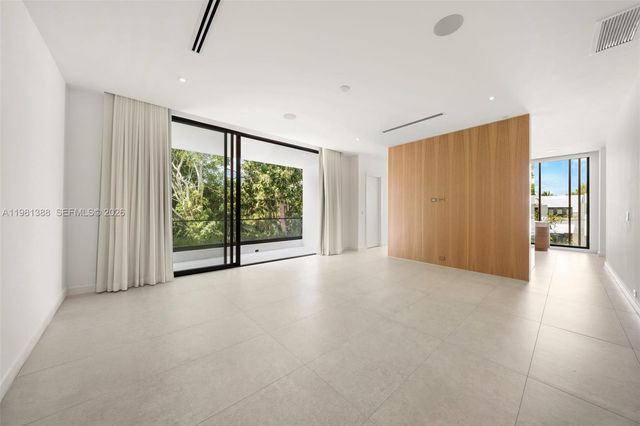 7700 SW 50th Ct, Miami, FL 33143