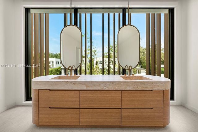 7700 SW 50th Ct, Miami, FL 33143