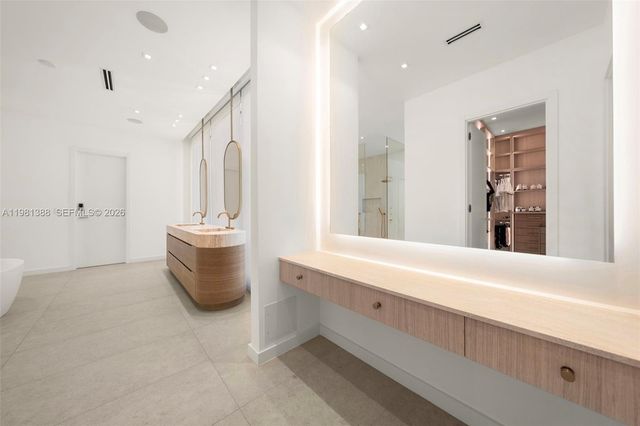 7700 SW 50th Ct, Miami, FL 33143