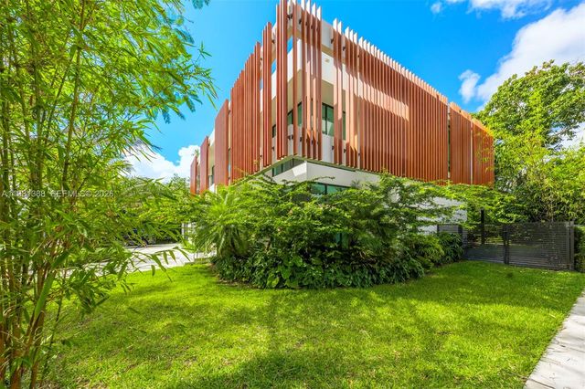 7700 SW 50th Ct, Miami, FL 33143