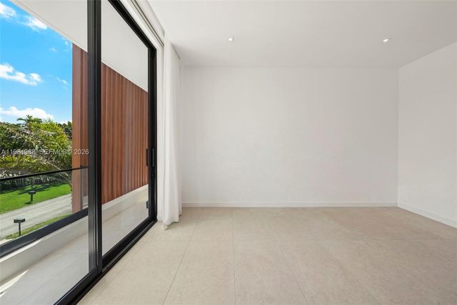 7700 SW 50th Ct, Miami, FL 33143