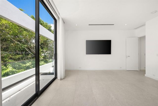 7700 SW 50th Ct, Miami, FL 33143