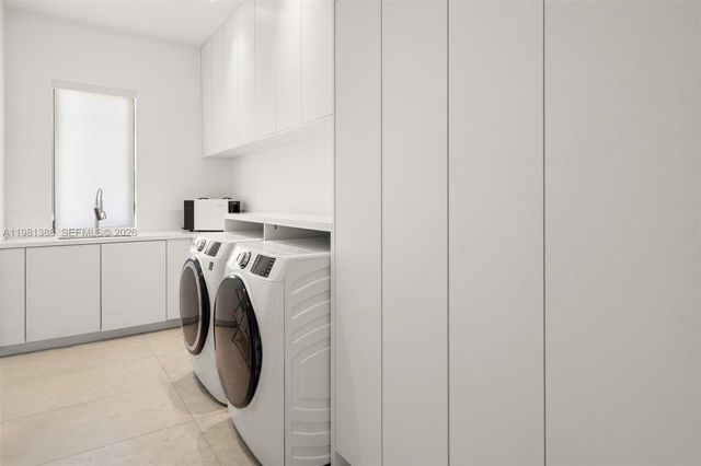 7700 SW 50th Ct, Miami, FL 33143