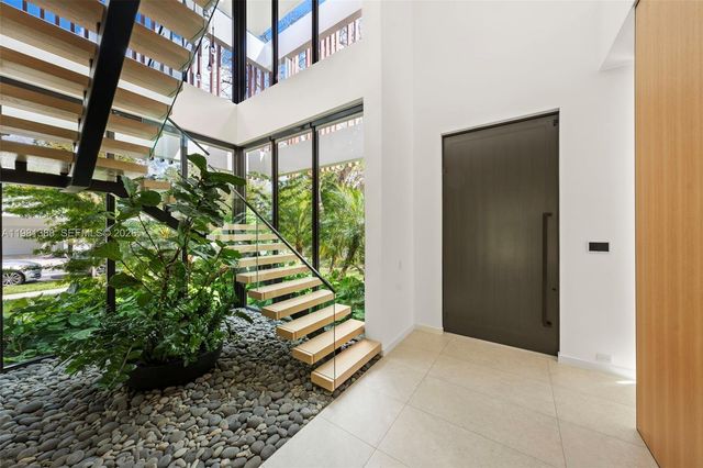 7700 SW 50th Ct, Miami, FL 33143