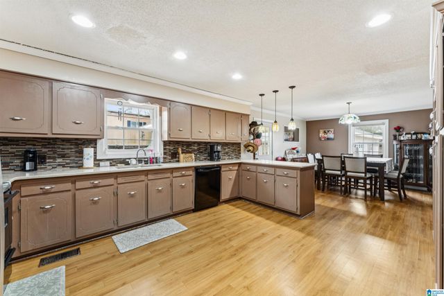 716 LINCOLN STREET E, Thorsby, AL 35171