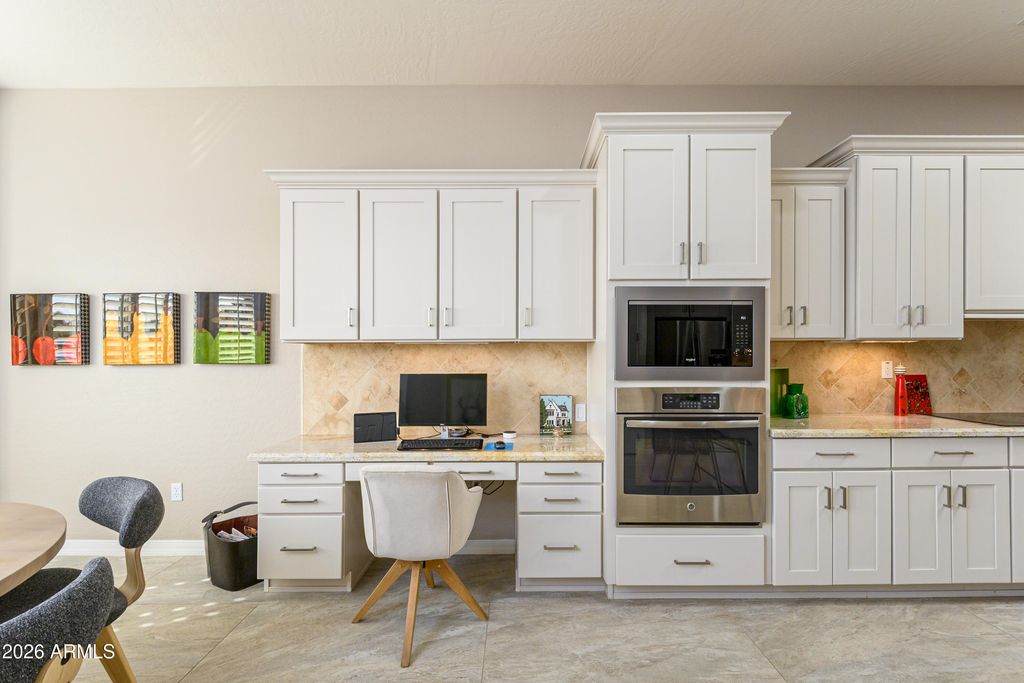 Image 14 of property listing at 20041 N CIELO Court, Surprise, AZ 85374