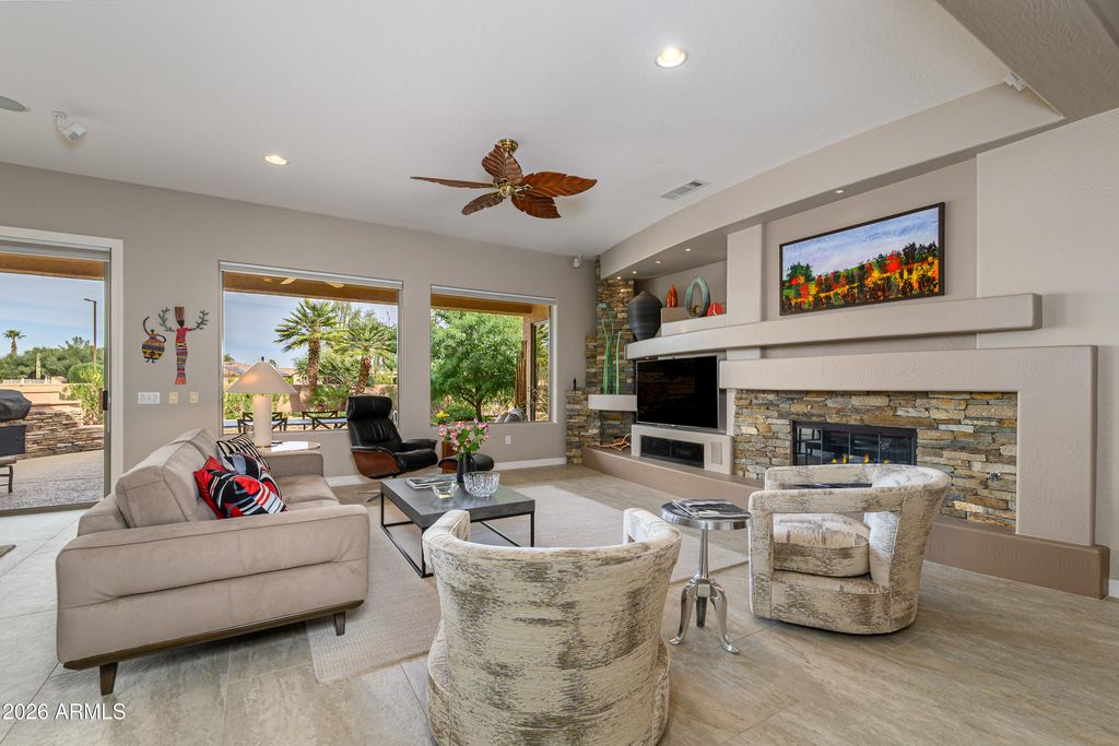 Image 4 of property listing at 20041 N CIELO Court, Surprise, AZ 85374