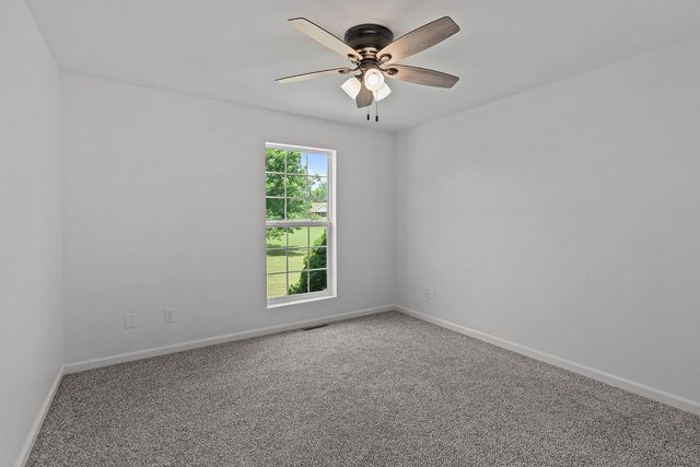 1192 S Sha Ree Lane, Bolivar, MO 65613