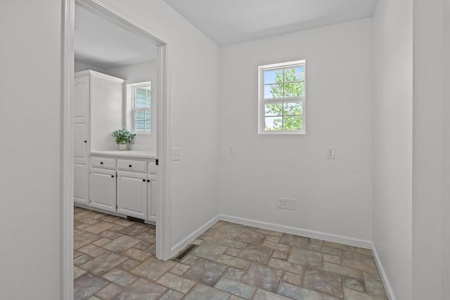 1192 S Sha Ree Lane, Bolivar, MO 65613