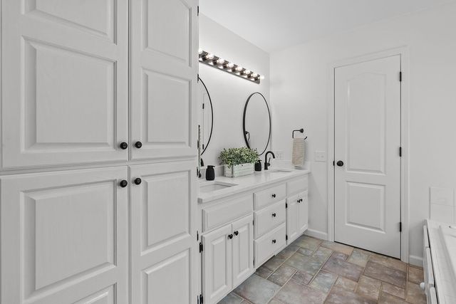 1192 S Sha Ree Lane, Bolivar, MO 65613