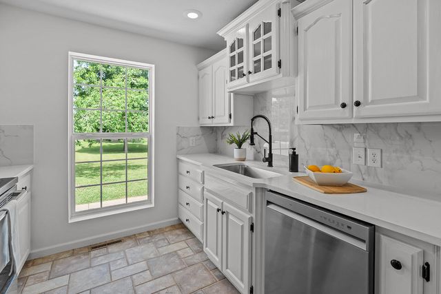 1192 S Sha Ree Lane, Bolivar, MO 65613