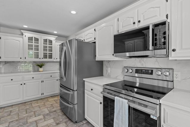 1192 S Sha Ree Lane, Bolivar, MO 65613