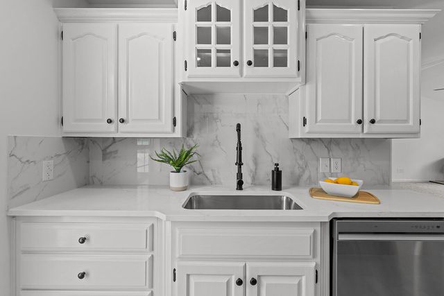 1192 S Sha Ree Lane, Bolivar, MO 65613