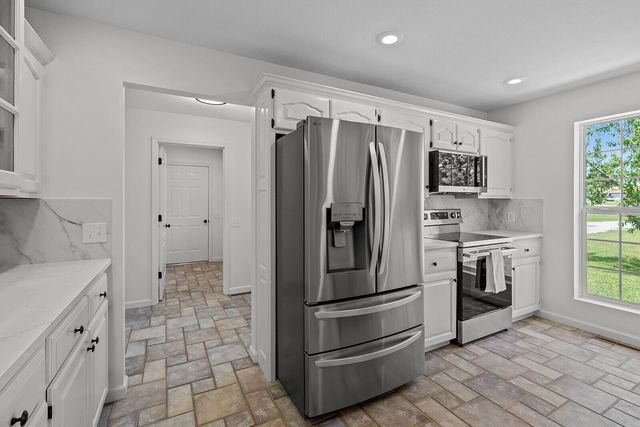 1192 S Sha Ree Lane, Bolivar, MO 65613