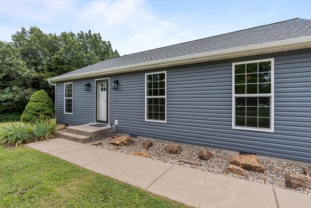 1192 S Sha Ree Lane, Bolivar, MO 65613