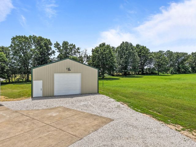 1192 S Sha Ree Lane, Bolivar, MO 65613