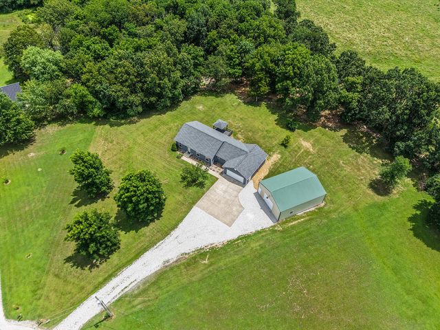 1192 S Sha Ree Lane, Bolivar, MO 65613