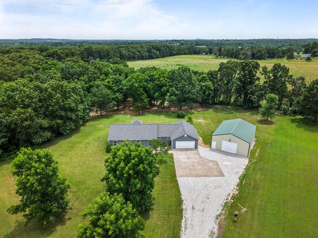1192 S Sha Ree Lane, Bolivar, MO 65613